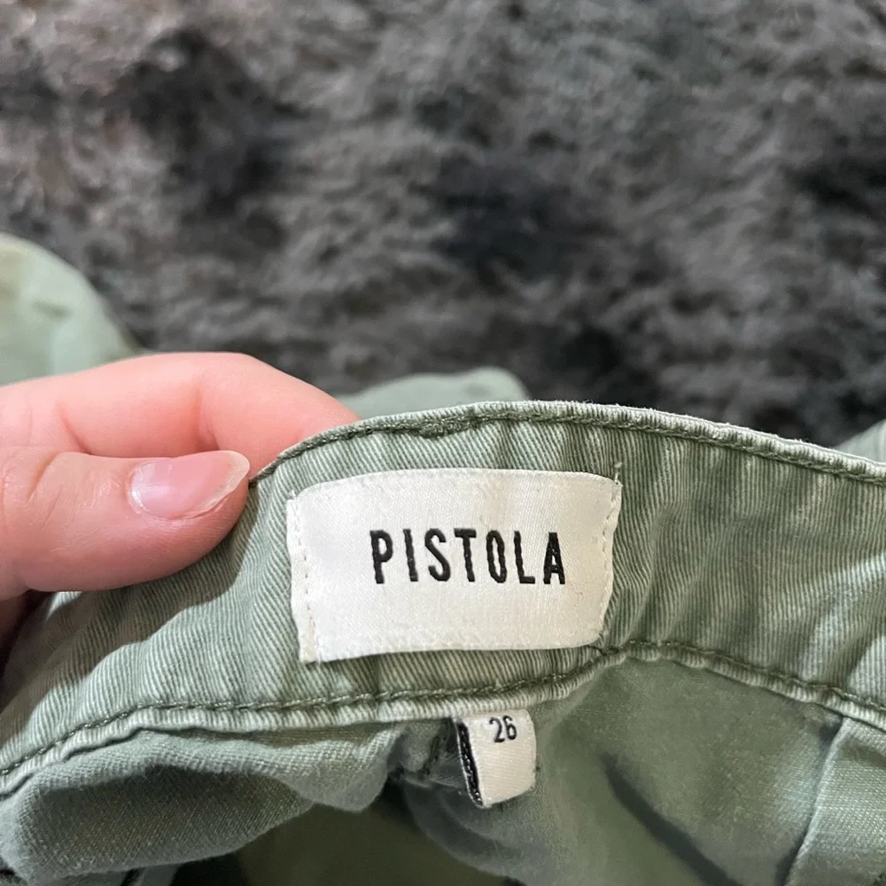 pistola cropped utility